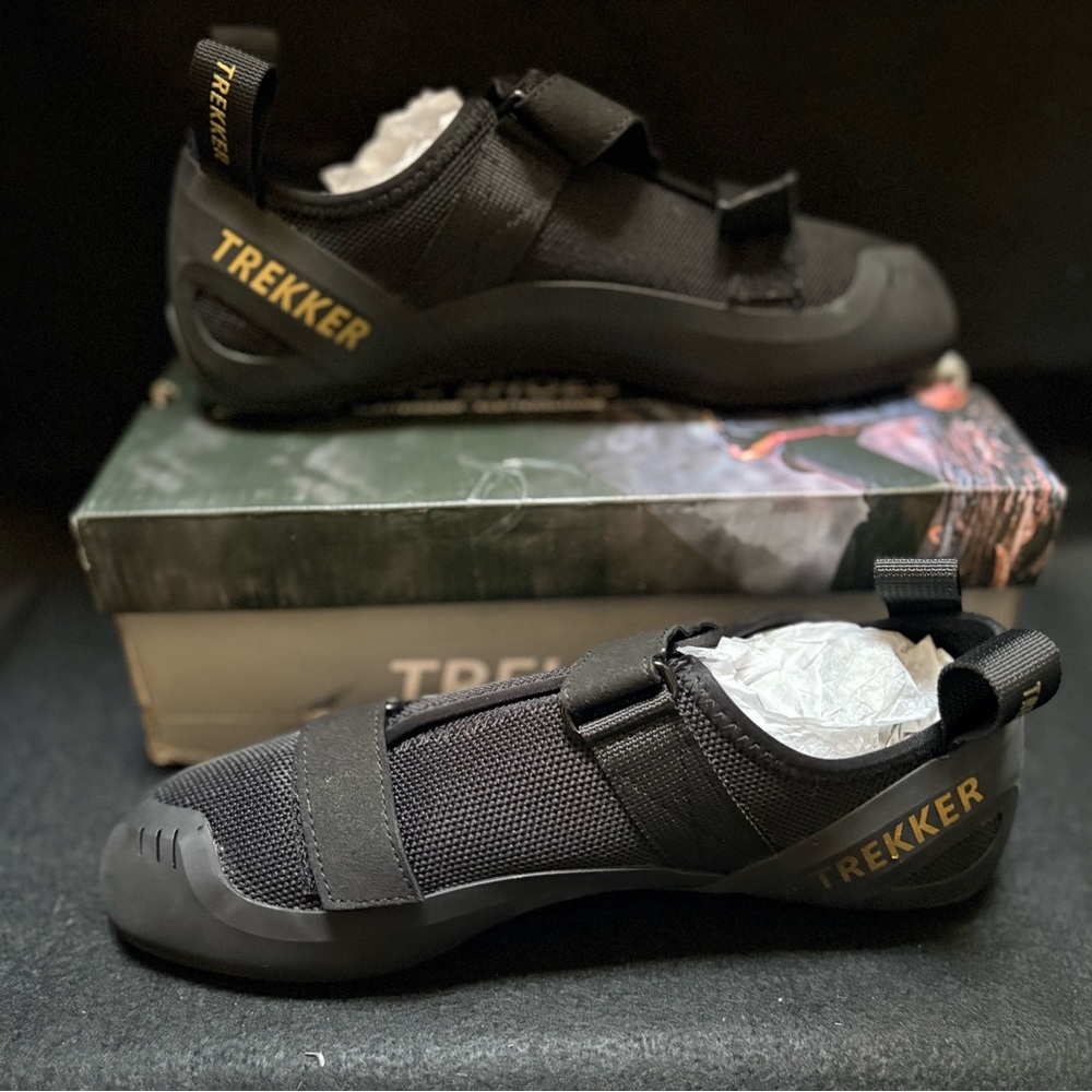 Trekker | NIB Lightweight Breathable Core Rock Climbing Shoes - M7 W8.5, Black